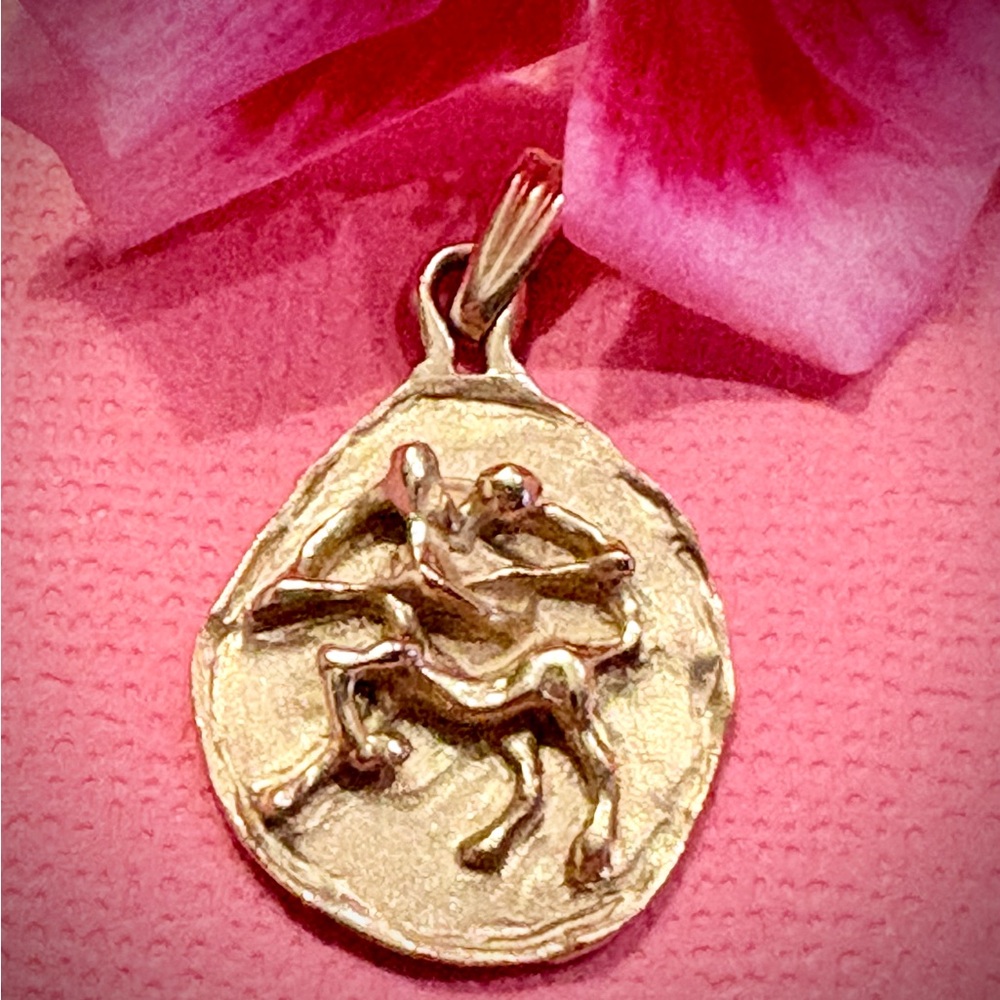 14k 4g total weight Vintage Gold Sagittarius Zodiac Pendant